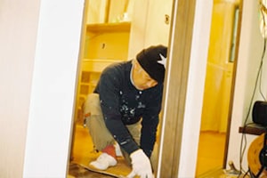 No.48 洗面所の床のココヤシマットを貼り